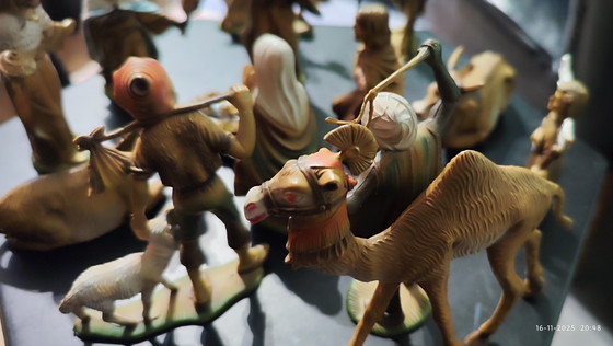 Image 1 of Very extensive old nativity scene / Christmas table