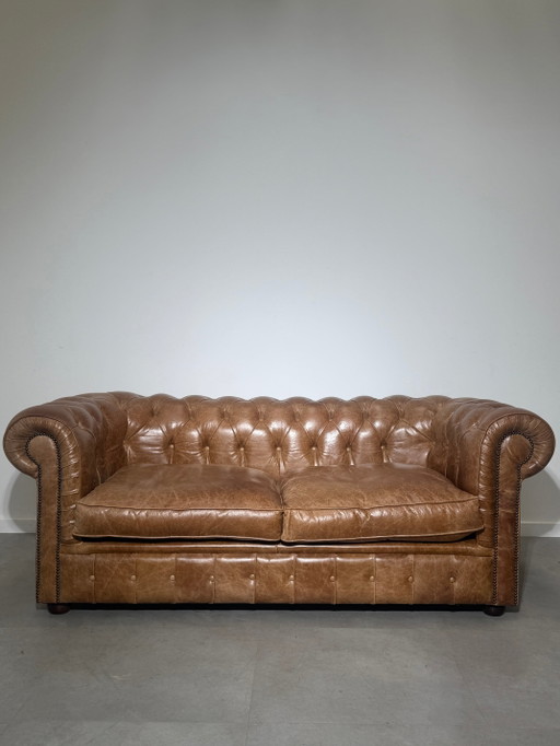 Vintage Chesterfield-bank in cognacbruin leer. – banken