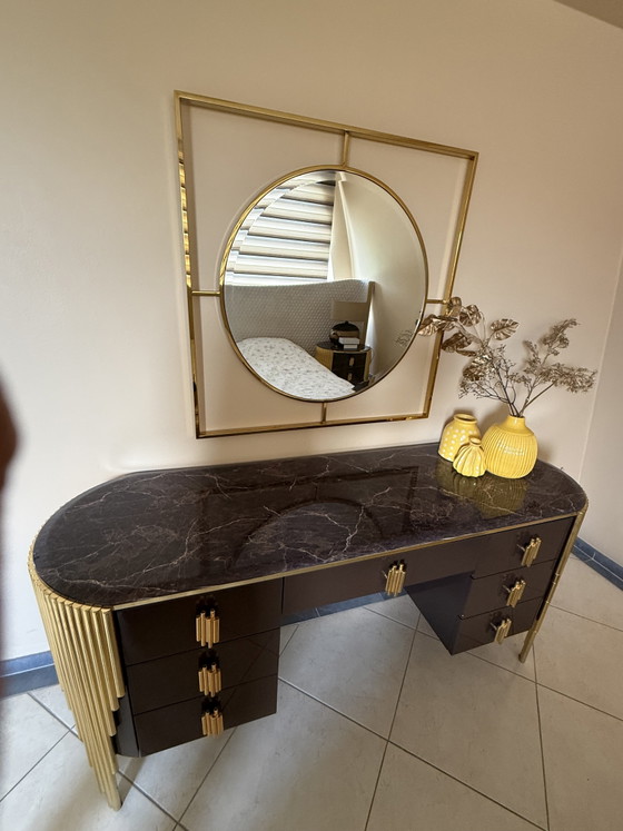 Image 1 of Luxe Hotel Chic Slaapkamer Set – Complete Set met Groot Hoofdbord, Spiegel en Nachtkastjes
