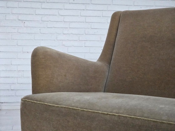 Image 1 of Divano danese a 4 posti, anni '60, in velluto verde chiaro originale.