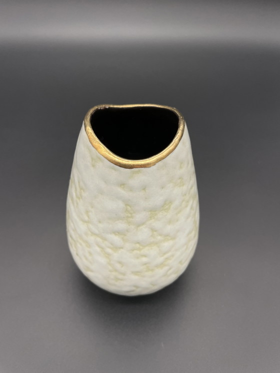 Title of the ad: Small Bay Keramik vase with original label and gold rim – Ceramic (photo 3 of 7)