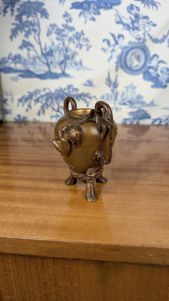 Image 1 of Piccolo vaso a treppiede firmato Barrias e Barbedienne in bronzo dorato Art Nouveau, fine XIX secolo