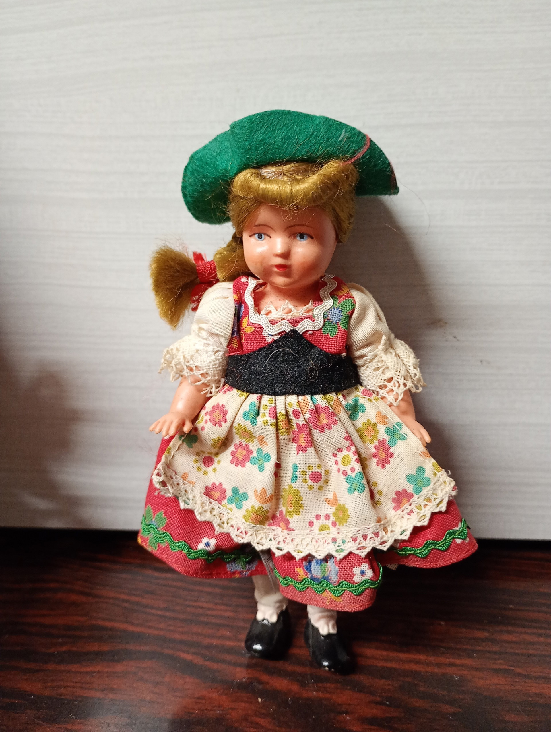 Europäische Puppen aus den 1970er Jahren | €70 | Whoppah