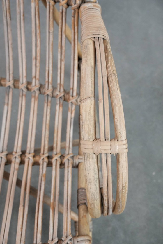 Image 1 of Sillón de ratán de diseño holandés de los años 50 con respaldo alto.