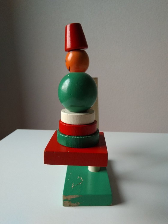 Image 1 of Juguete de madera antiguo, hombrecito en balanza.