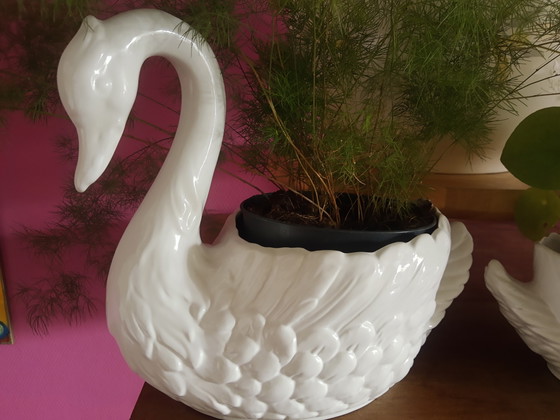 Ensemble de 2 magnifiques pots de fleurs en porcelaine blanche de style Mid-Century, en forme de cygne, de 2 (photo 5 of 14)
