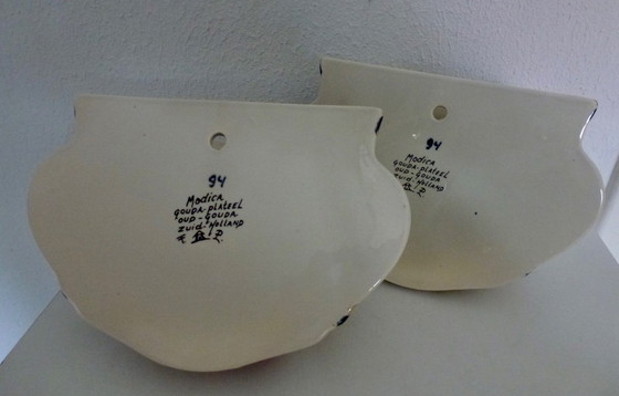 Image 1 of 2x Vintage Romantic Modica Gouda Pottery - Vaso da fiori - Vaso da parete