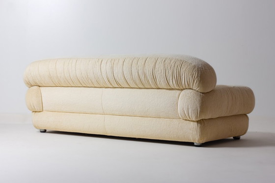 Image 1 of Lussuoso divano a 3 posti in tessuto color vaniglia, Italia anni '70
