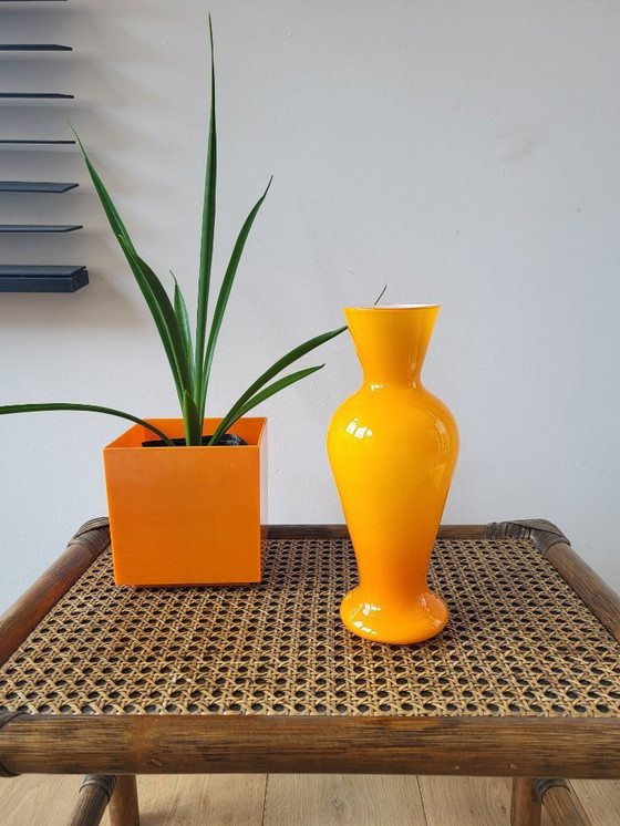 Image 1 of Vintage opaline glazen vaas, oranje, Mid century, Italy, jaren 1960