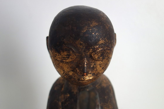 Image 1 of Estatua de madera dorada de un adorador en oración, Birmania, siglo XX