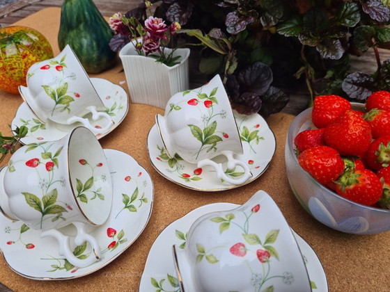Image 1 of 4 tazas y platillos STRAWBERYY FIELD (Artículo de los Beatles)