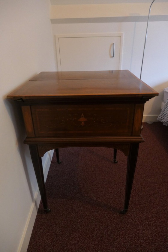 Image 1 of mesa de té de caoba