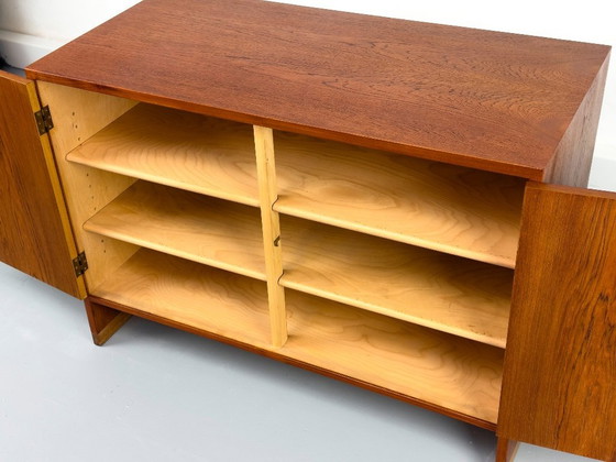 Image 1 of Teakhouten Ry-100 kast van Hans J. Wegner voor Ry Møbler, jaren 60