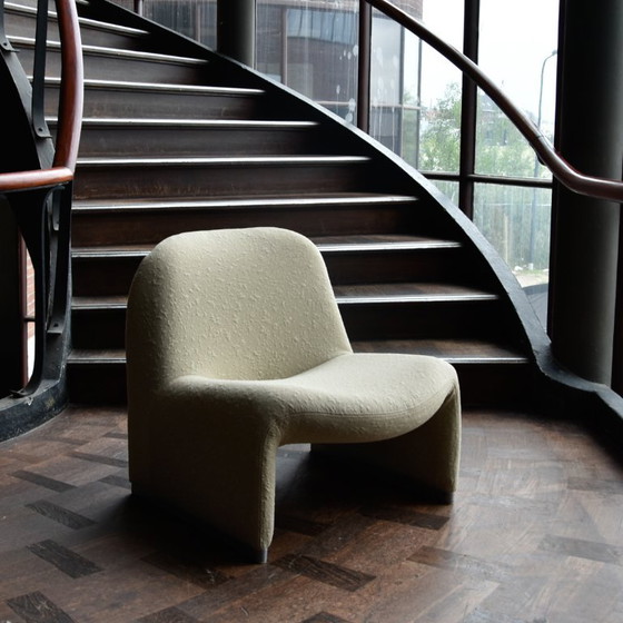 Artifort Alky Armchair – Textile (photo 2 of 9)