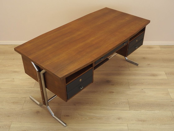 Image 1 of Scrivania in noce, design italiano, anni '70, realizzata in Italia.