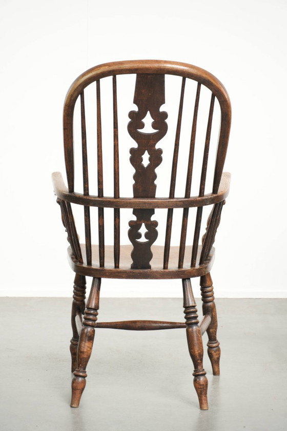 Image 1 of Antieke Engelse spijlenstoel, Windsor chair/ bijzetstoel uit begin 19e eeuw met mooie diepe kleuren