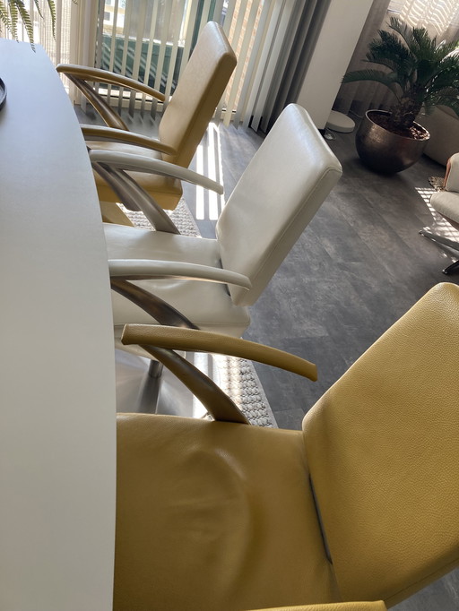 Tafel, Bank, 3 Stoelen én Vloerkleed
