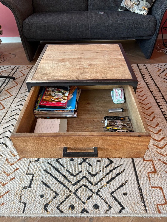 Image 1 of Industriële houten salontafel