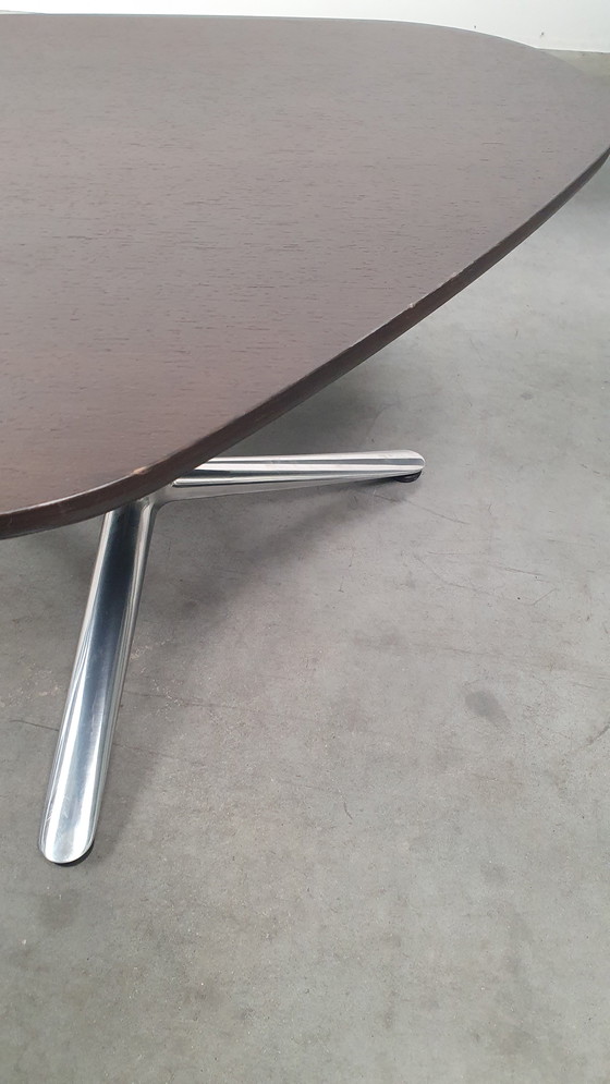 Image 1 of Tavolino di design Kei BULO, impiallacciato in rovere marrone scuro