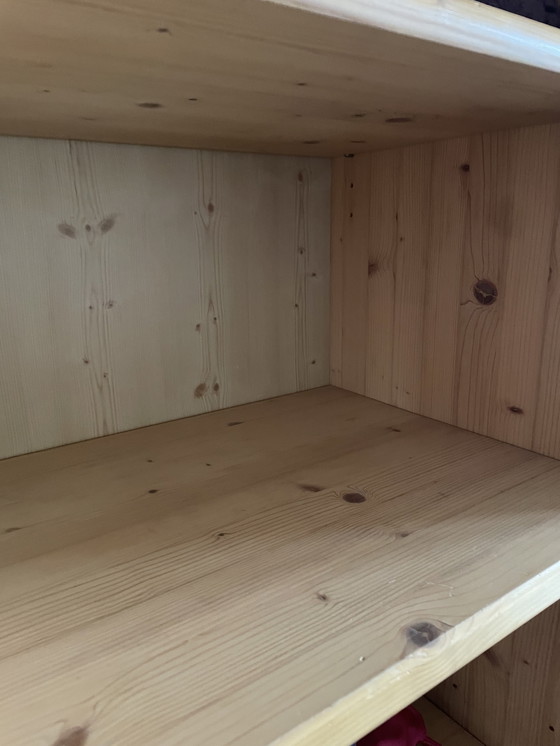 Image 1 of Bibliothèque en pin massif