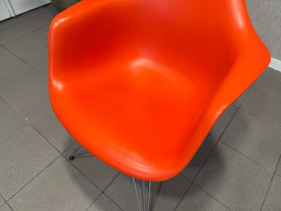 Vitra | Eames | DAR | Rouge coquelicot et base Eiffel | 1 pièce – Chaises & fauteuils, Metal, Plastic (photo 6 of 9)