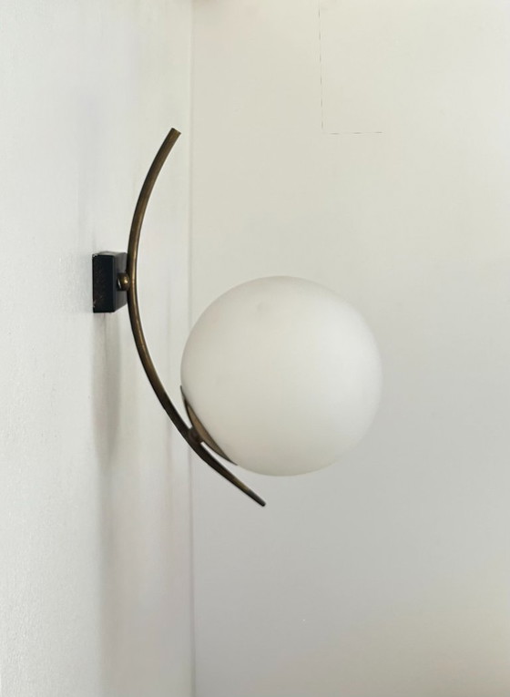 Image 1 of Lampada da parete vintage in ottone e opalina, Francia 1960