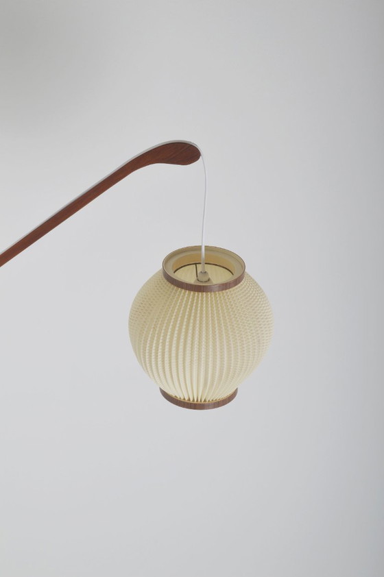 Image 1 of Dänische Teakholz-Wandlampe mit Perlmuttschirm, 1960er Jahre