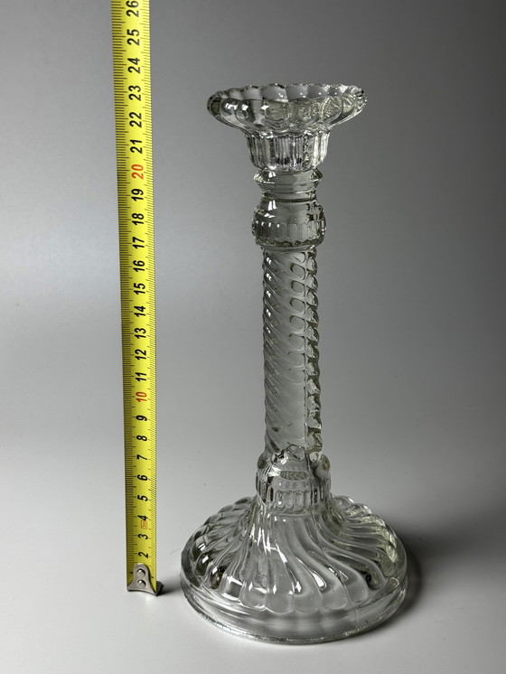 Image 1 of Een paar art-deco kandelaars van gedraaid glas — België, jaren 1920-1930
