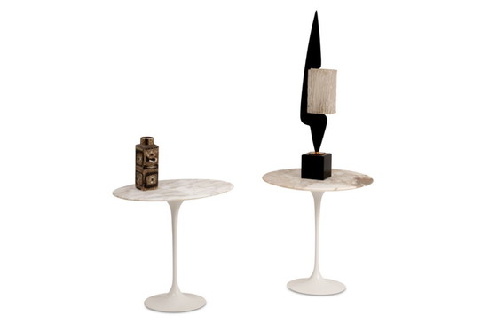 Image 1 of Eero Saarinen, para Knoll International. Mesa auxiliar redonda "Tulip". Hacia 1950.