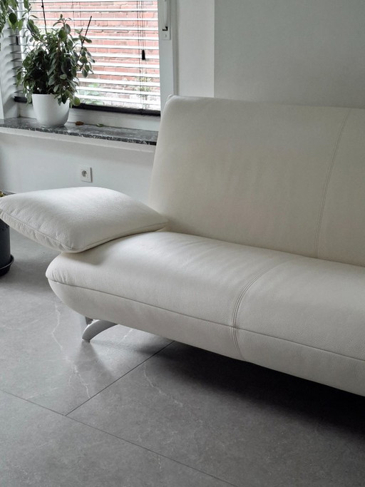 Canapé design 2 places en cuir Rolf Benz, entièrement rénové par des professionnels.