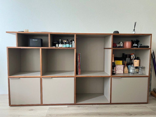 Étagère/Buffet Tylko, finition grise et noyer.