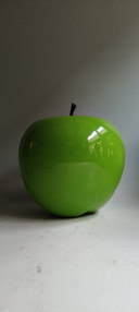 Dekorativer großer Apfel, eine Ode an Magritte