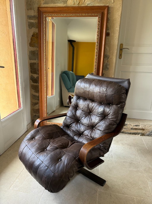 Scandinavian armchair from the 1970s in bent laminated wood with a leather seat