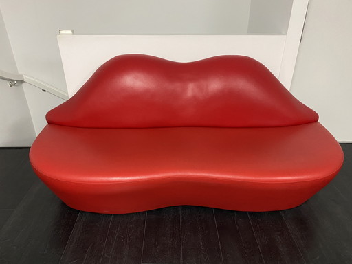 Bench Lip Red Dali Style