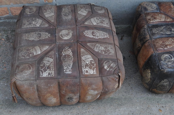 Set of Vintage Egyptian Ottomans, 1970s – Footstools & poufs, Leather (photo 4 of 7)