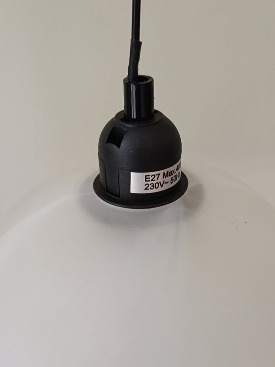 Image 1 of Paire de lustres en pâte de verre blanc et doré