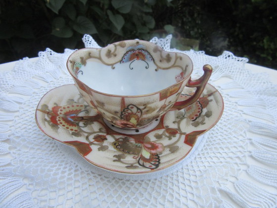 Image 1 of Tazza da tè e piattino orientali antichi, rossi e dorati, contrassegnati sul fondo.