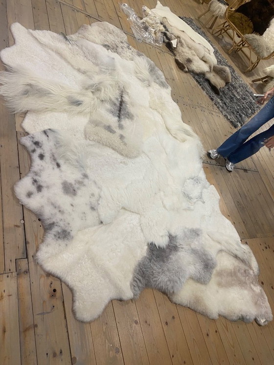 Image 1 of tapis en peau de mouton