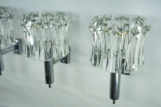 Image 1 of Ensemble de quatre grandes appliques en verre de Murano et en laiton chromé, Italie, années 1960.