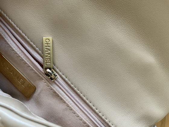 CHANEL 19, small beige – Borse a tracolla, Metallo (photo 9 of 13)