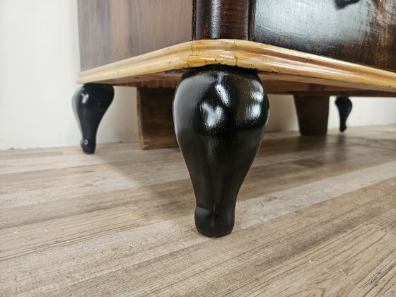 Image 1 of Commode des années 1950 en acajou et érable avec pieds laqués