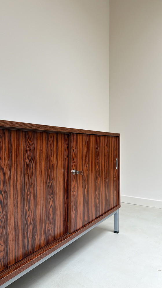 Image 1 of Palisanderschrank mit Schiebetüren