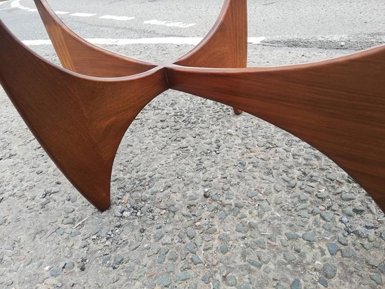 Oval Teak Astro Coffee Table with Glass Top by Victor Wilkins for G-Plan, 1960s, Coffee table books (photo 3 of 5)