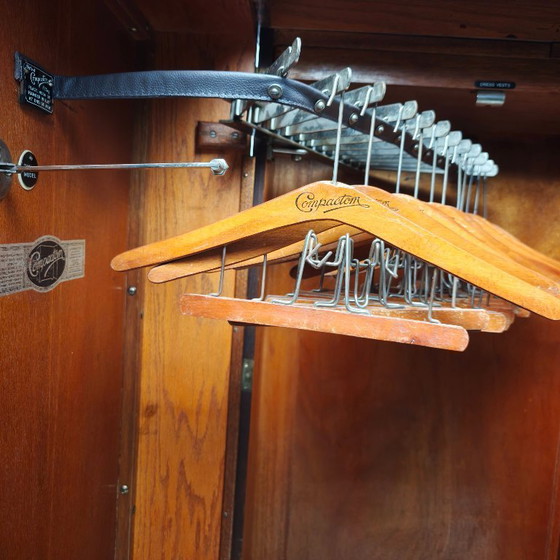 Compactom Herrengarderobe aus den 1930er Jahren, Modell Nr. 702, in Brauneiche. – Kleiderschränke, Wood (photo 8 of 15)