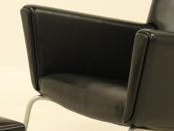 Image 1 of Poltrona Wing e pouf coordinato – CH445 e CH446 – di Hans Wegner