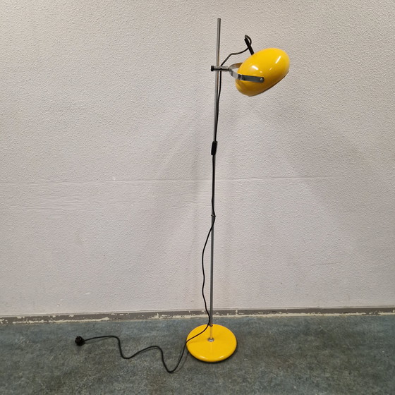 Image 1 of Vintage vloerlamp gele vloerlamp jaren 60 jaren 70