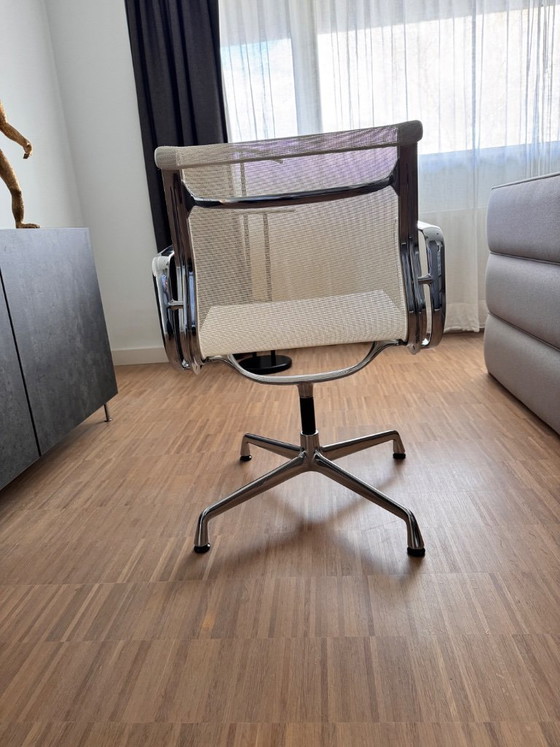 Image 1 of 1x Eames EA108 Bureaustoel Blanco Netweave