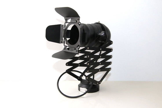 Image 1 of Lámpara de techo y de pared en estudio fotográfico con diseño de pantógrafo – extensible de forma continua