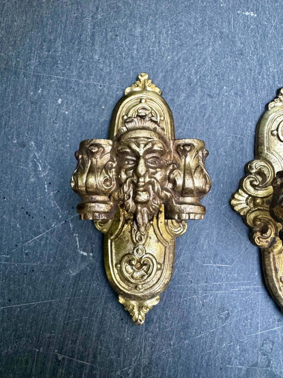 Paire d'appliques murales en bronze avec masque, signé L. Pinet, période Art Nouveau. (photo 3 of 10)