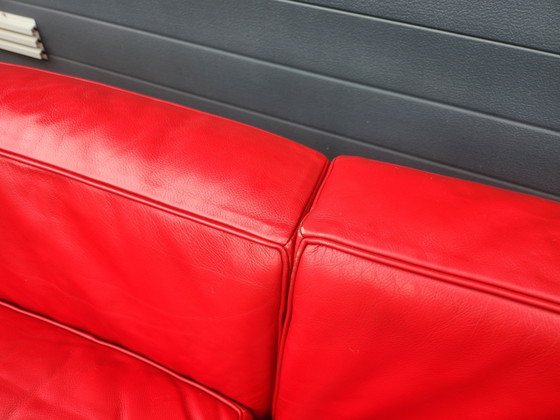 Image 1 of Cassina - LC2 3-Sitzer-Sofa aus rotem Leder von Le Corbusier
